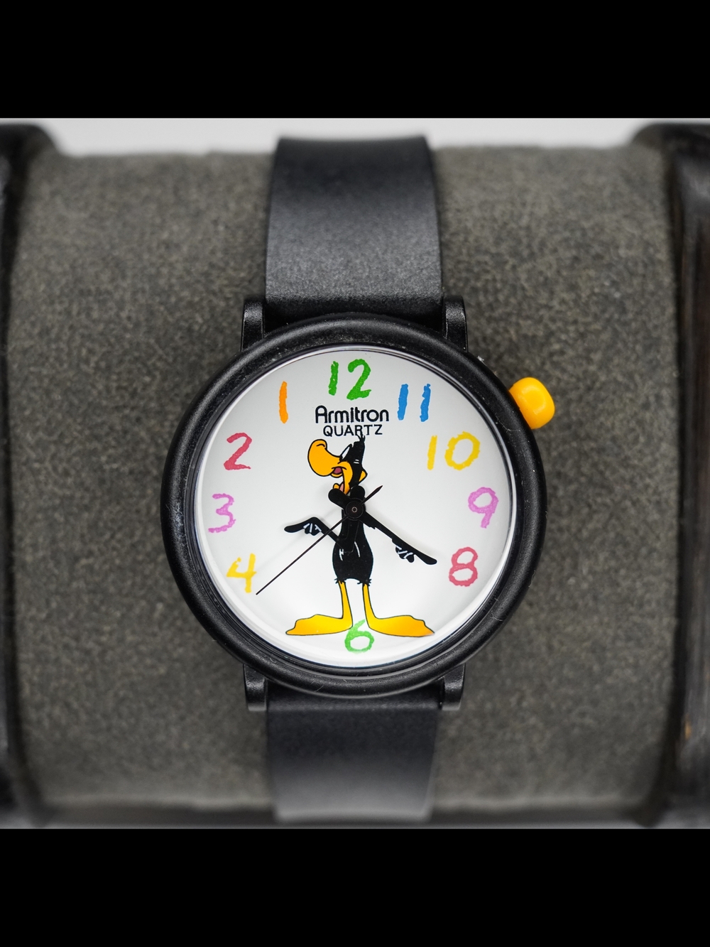 Vintage 1993 Armitron Daffy Duck Looney Tunes Reverse Dial Backward Quartz Watch